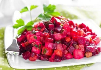 Jantares leves que cuidam do seu peso: Salada vermelha