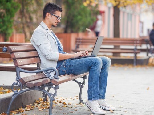 O uso adequado da internet envolve uma forma saudável de se conectar socialmente