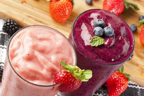 Smoothie bowl de morangos e banana