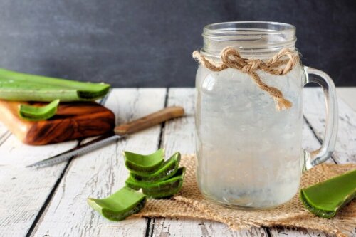 Suco verde com babosa e pepino