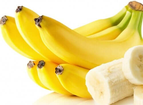 A banana pode ser utilizada para cuidar do seu cabelo seco