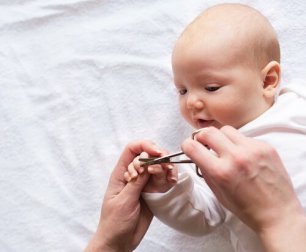 Como cortar as unhas do bebê