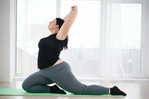 10 benefícios da ioga para pessoas com sobrepeso