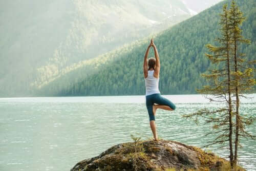 Praticar ioga pode ajudar a controlar a hipertensão