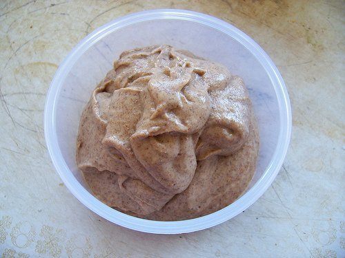 Manteiga saudável em recipiente