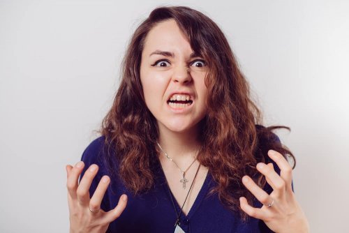 Pessoas tóxicas costumam gritar com os outros