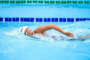 Como manter uma respiração correta ao nadar