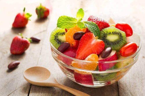 Saladas de frutas com variedade