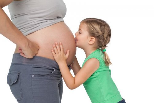 Na segunda gravidez, dê atenção ao seus outros filhos