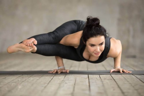 Posturas de ioga que ninguém pratica: astavakrasana