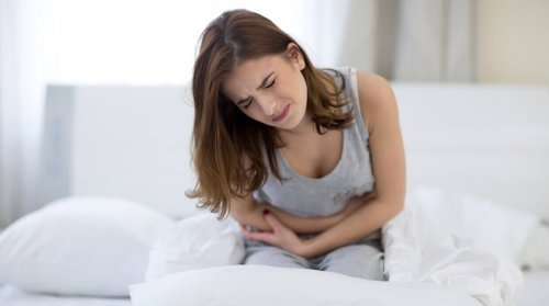 O que comer para aliviar a distensão abdominal: alimentos permitidos e proibidos