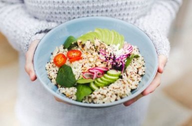 3 saladas de quinoa que você vai gostar de experimentar