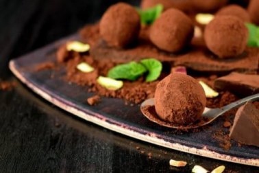 Aprenda a fazer deliciosas trufas de chocolate caseiras