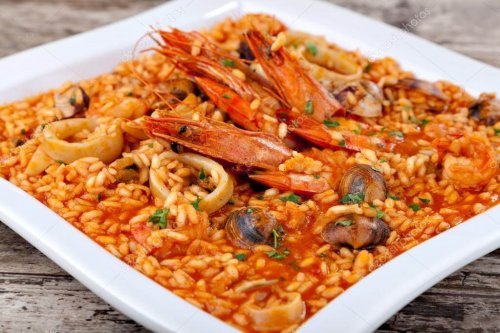 Arroz com molho e camarão