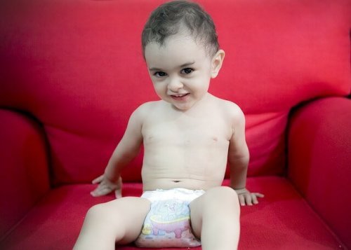 Bebê com fralda