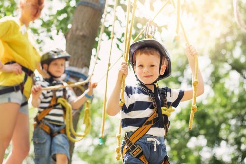 Brincar ao ar livre oferece inúmeros benefícios às crianças
