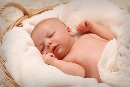 Compressas mornas para aliviar as cólicas em bebês