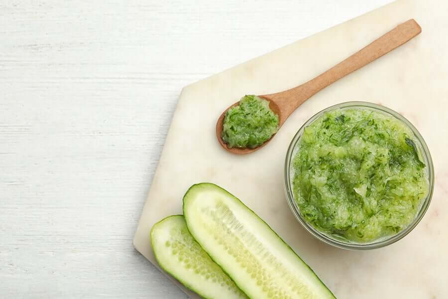 Creme de pepino para aliviar a dermatite de contato