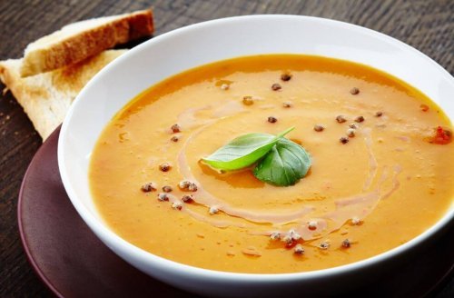 Creme de verduras contra a faringite