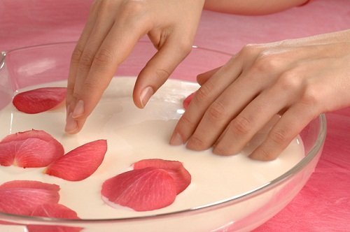 Cuidados de mãos e pés: esfoliação e hidratação