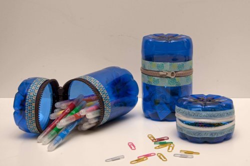 Estojo feito com embalagens de plástico