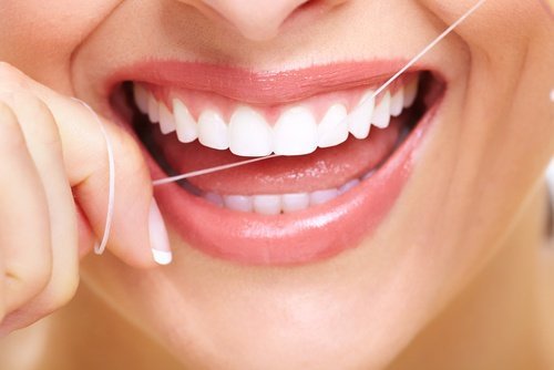 Para cuidar da saúde dental use o fio dental