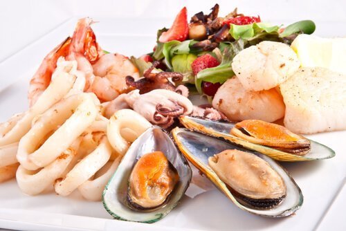 Ingredientes para a sopa de frutos do mar
