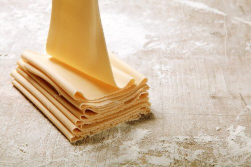 Camadas de massa folhada para a torta mil folhas