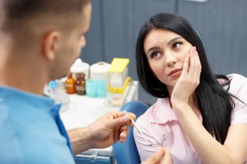 Para cuidar da saúde dental deve visitar o dentista