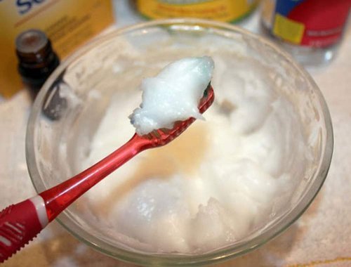 Pasta com bicarbonato para branquear os dentes