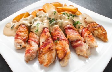 Frango recheado com cream cheese, alho e cebolinha