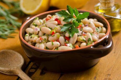 2 maneiras diferentes de fazer salada com feijão