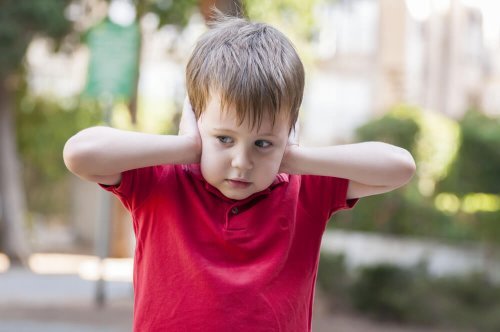 Sinal de autismo: sensibilidade a barulhos fortes