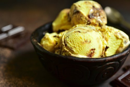 Sorvete de canela, banana e limão