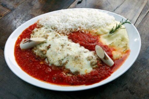 Filés de vitela ao parmesão: receita caseira e fácil