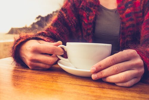 Os benefícios de parar de tomar café