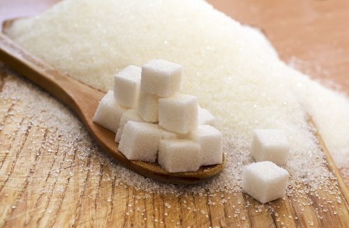 O consumo de açúcar pode piorar a candidíase cutânea