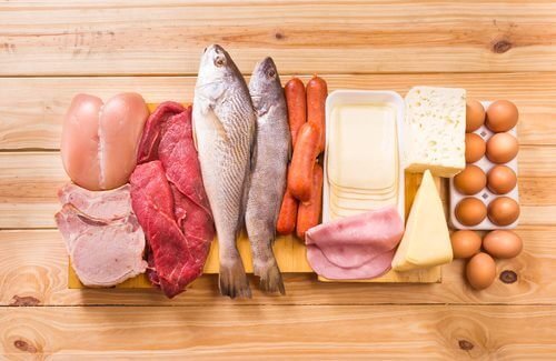 Alimentos frescos como carne e peixe, ou frutas e verduras não contêm glúten.