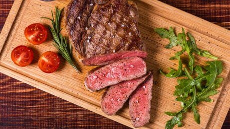 As proteínas da carne ajudam a manter a saúde do cabelo