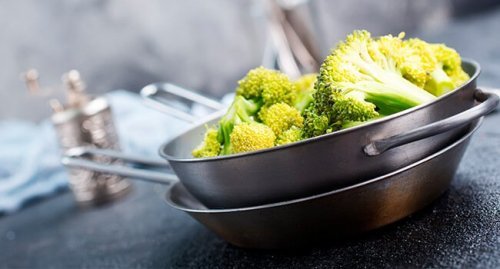 Chips de brócolis como alternativa de lanches saudáveis