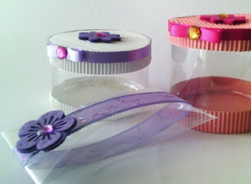 Caixas de presente com garrafas de plástico