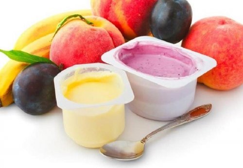 O iogurte saborizado é um dos alimentos diet que fazem aumentar de peso
