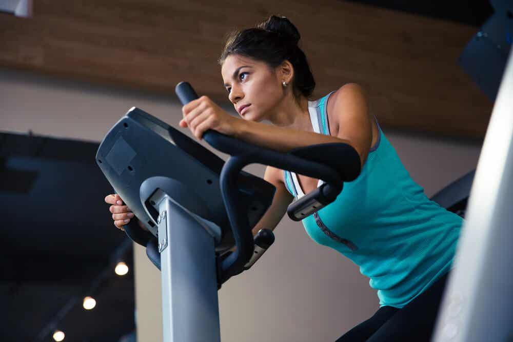 Conheça as melhores máquinas de academia para queimar calorias e tonificar os músculos