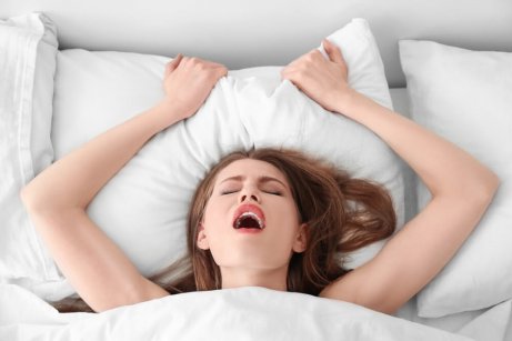 Um dos erros sexuais e fingir o orgasmo