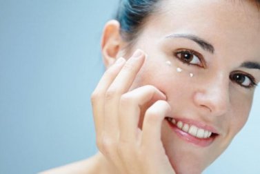 6 formas de cuidar da pele ao redor dos olhos