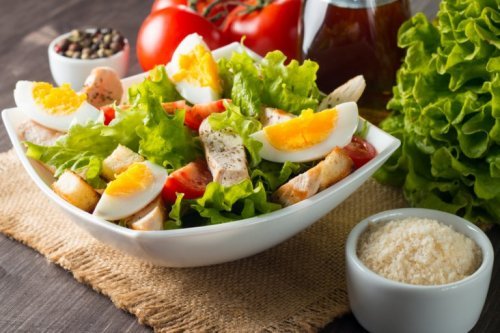 Salada mista com ovo