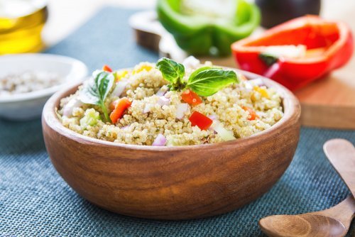 Salada mista com quinoa