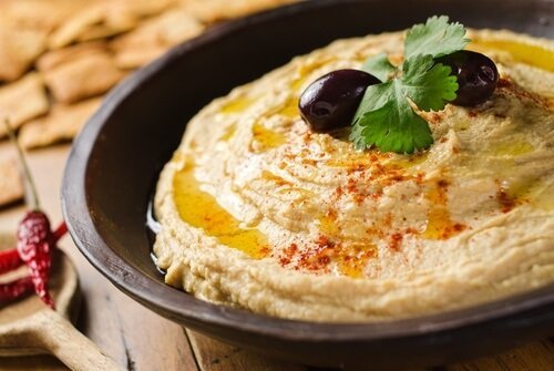 o sanduíche de hummus é uma boa alternativa de lanche saudável