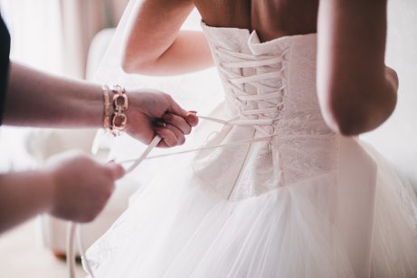 Seu vestido deve estar em consonância com o da noiva
