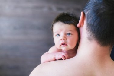 Como ajudar seu bebê a eliminar os gases